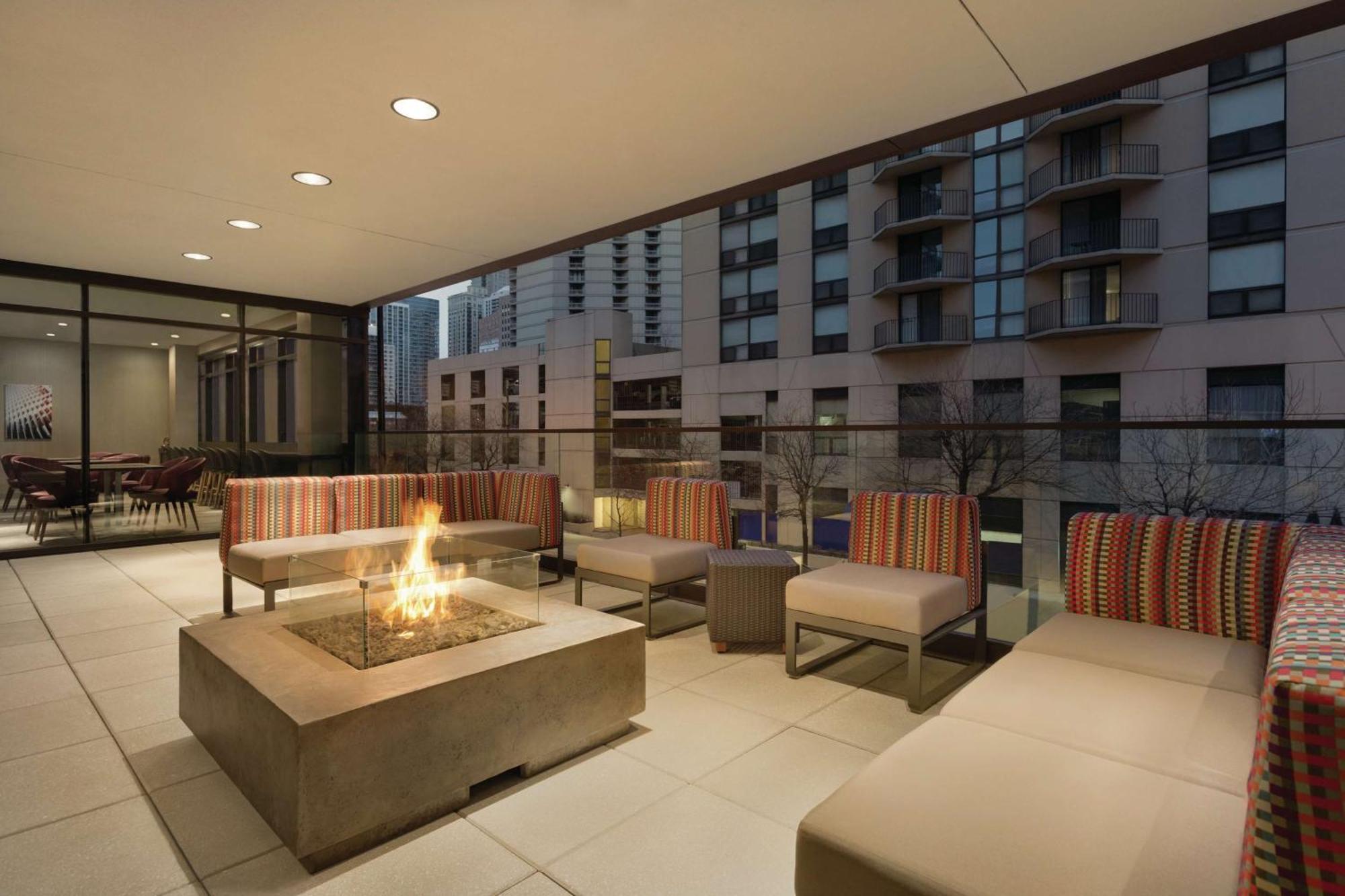 Home2 Suites By Hilton Chicago River North Eksteriør bilde